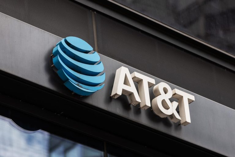 Toate apelurile și mesajele text ale clienților companiei AT&T au ajuns pe mâna hackerilor