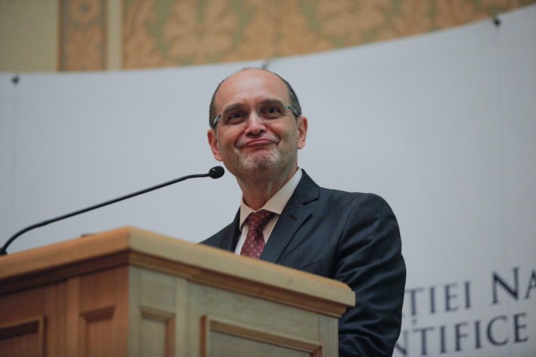 Adrian Curaj, „baronul” fondurilor din cercetare, în conflict grav de interese: câștigă sute de mii de lei din proiecte finanțate de UEFISCDI, instituția pe care o conduce