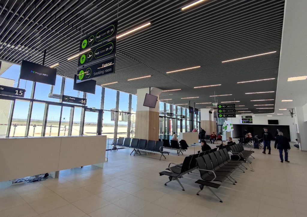  Ce se întâmplă pe Aeroportul Iași? Terminalul T4 nu are încă activitate în spațiile comerciale, iar T3 rămâne aglomerat