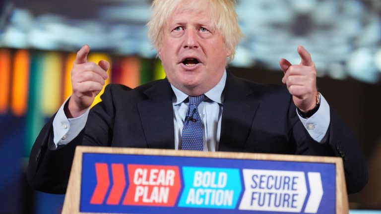 Fostul premier Boris Johnson apariție surpriză înaintea alegerilor din Regatul /VIDEO