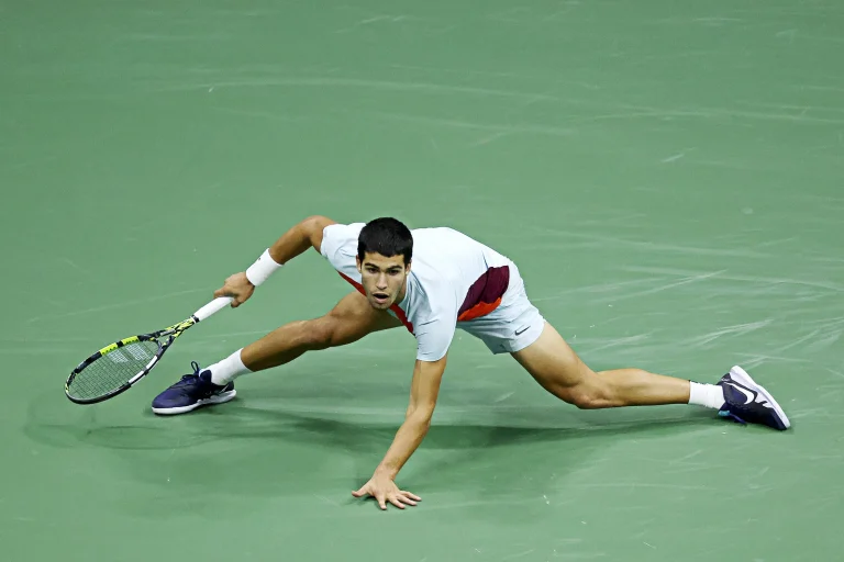 Alcaraz l-a învins din nou pe Medvedev și s-a calificat în finala de la Wimbledon