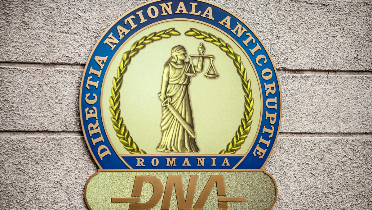 Şeful Finanţelor Publice din Giurgiu, reţinut de DNA. Ar fi cerut zeci de mii de euro de la doi oameni de afaceri, reţinuţi şi ei