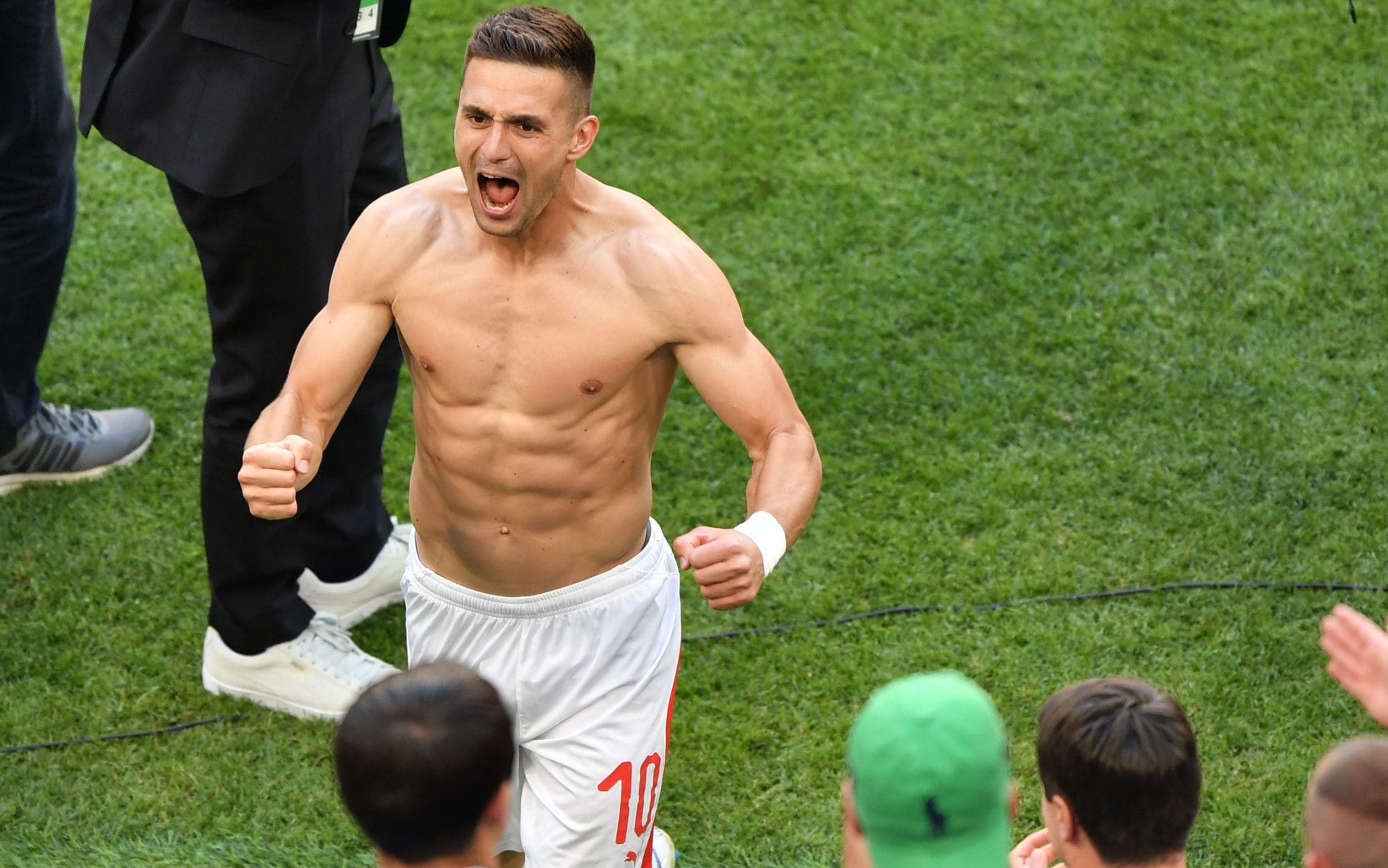 Căpitanul Dusan Tadic şi-a anunţat retragerea din echipa naţională a Serbiei