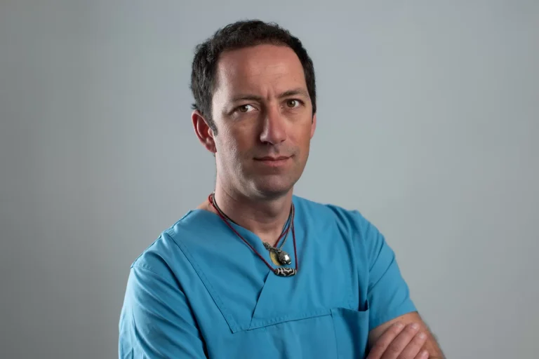 Alpinistul Horia Colibăşanu a renunţat la ascensiunea spre vârful Gasherbrum II din cauza vremii nefavorabile