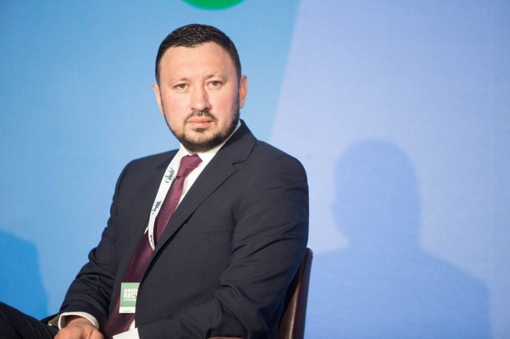 Ministrul Mircea Fechet recunoaște că populaţia de urs brun din România este scăpată de sub control