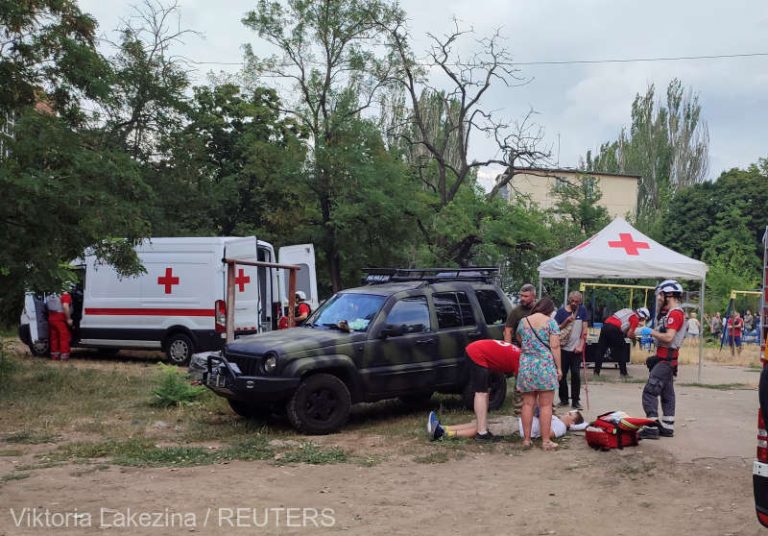 Ucraina: Trei morţi, între care un copil, în urma unei lovituri ruseşti la Mikolaiv