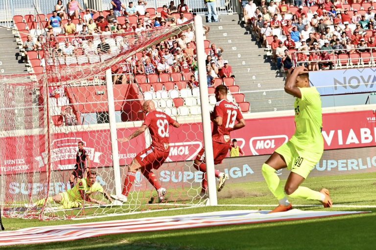 FOTBAL Fernandez ne-a stricat startul. Poli a început cu stângul