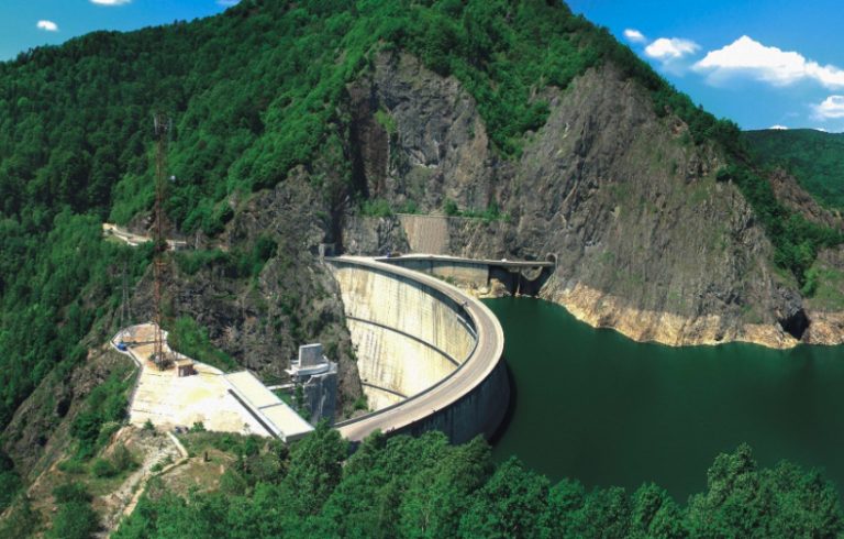Hidroelectrica reia deversările controlate pentru golirea Lacului Vidraru