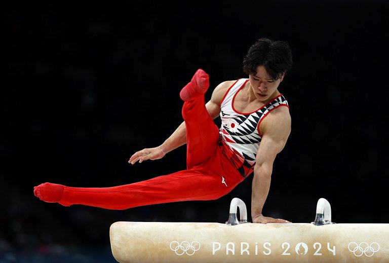 Gimnastul japonezul Shinnosuke Oka, medalie de aur la individual-compus la Jocurile Olimpice de la Paris