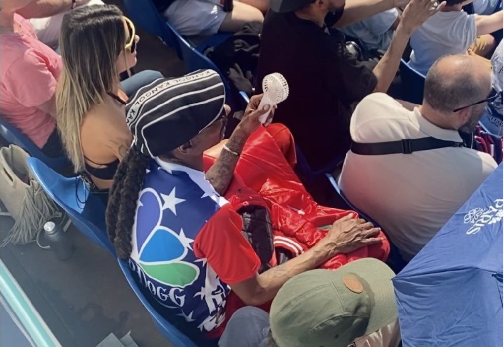  Snoop Dog a găsit o soluție inedita pentru a face faţă caniculei de la Jocurile Olimpice