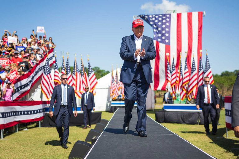Trump îl devansează pe Biden cu şase puncte procentuale după dezbaterea de la Atlanta