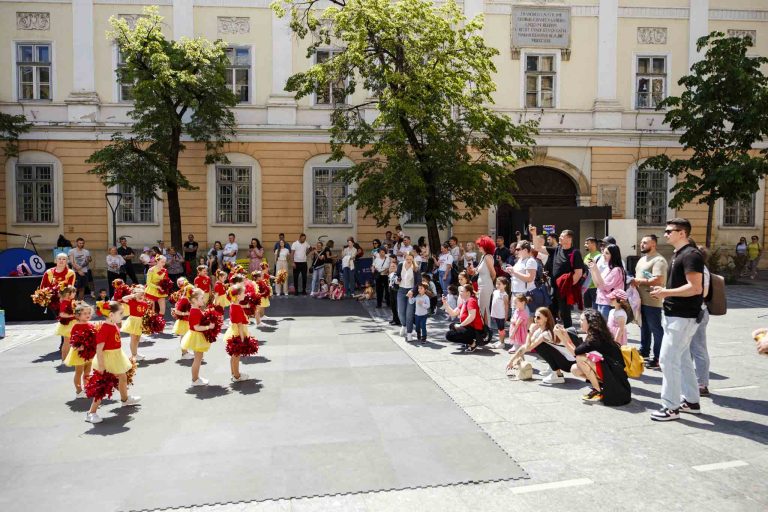 În luna august, Urban Playfield transformă parcul Palas într-o zonă de joacă și mișcare pentru întreaga familie