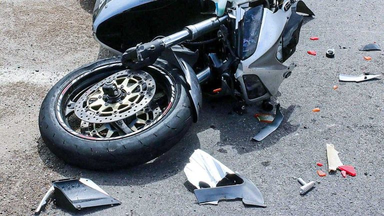 Suceava: Motociclist decedat după ce s-a izbit de o maşină