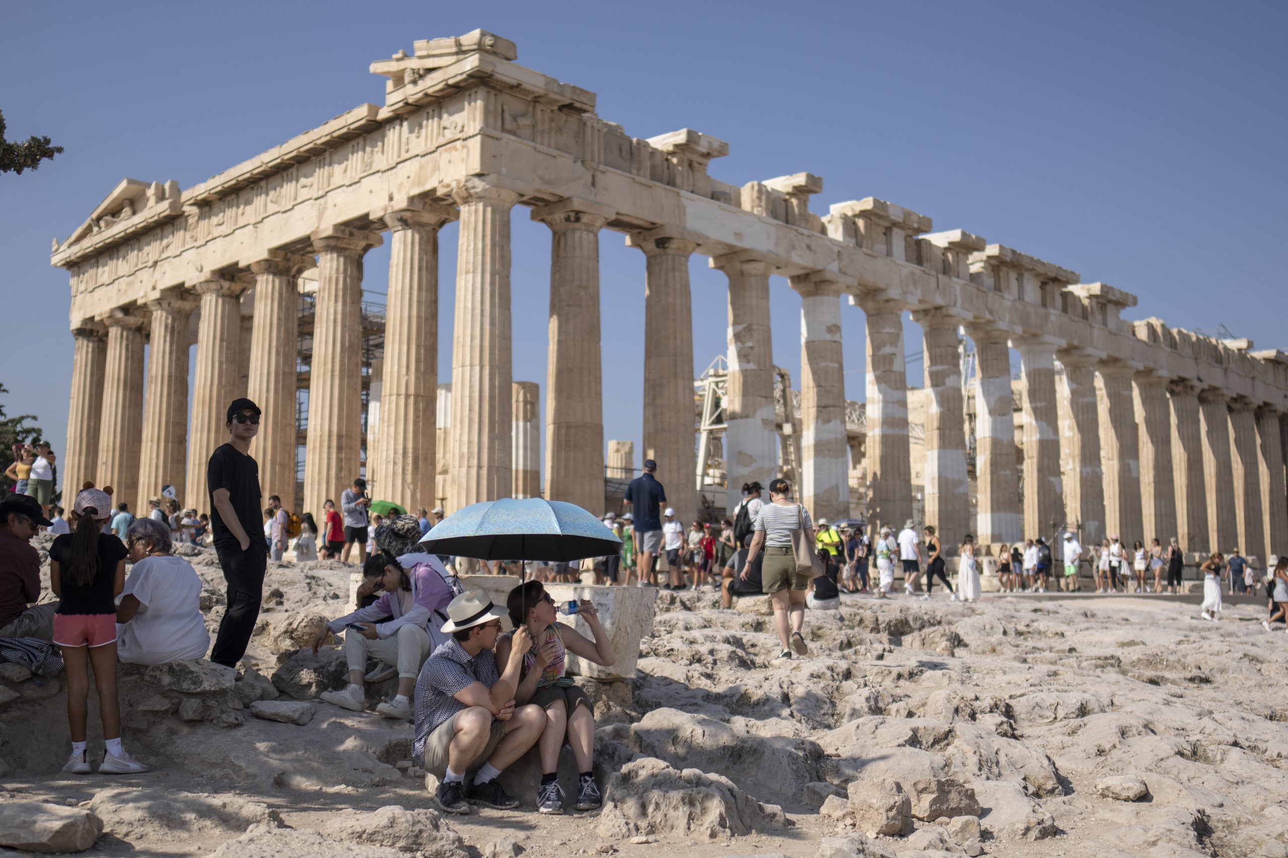 Celebrele Acropole, închise turiștilor mai multe ore zilnic. Prea fierbinte este aerul în Atena
