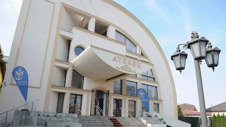Actorii de la Ateneu au spectacol astăzi la Izmir, în Turcia