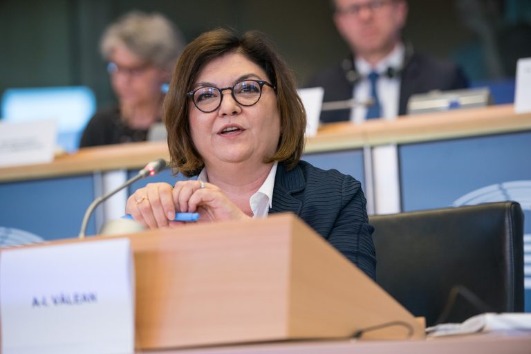 POLITICO scrie despre 12 deputaţii europeni „care contează cu adevărat”. Printre ei se numără şi Adina Vălean