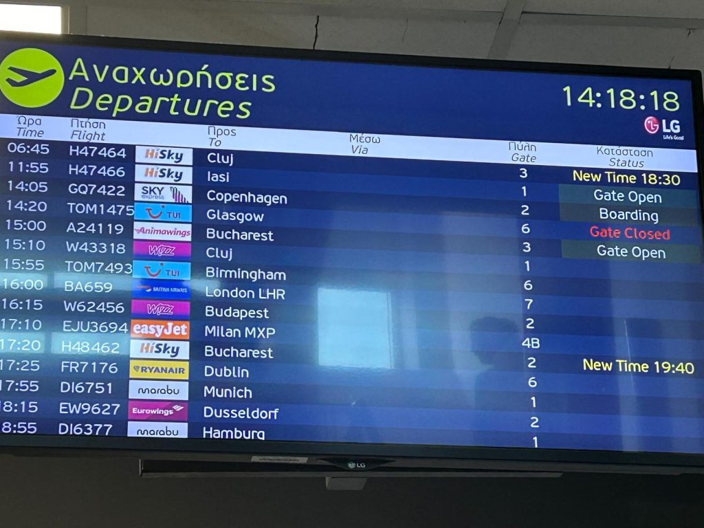 HiSky s-a jucat cu nervii pasagerilor: Ieșenii care trebuiau să se întoarcă din Zakynthos s-au uitat ca la Bingo la tabela cu plecări