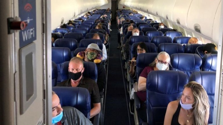 Haos pe majoritatea aeoporturilor din lume, inclusiv Otopeni. Avioanele, ținute la sol din cauza unor avarii globale Microsoft