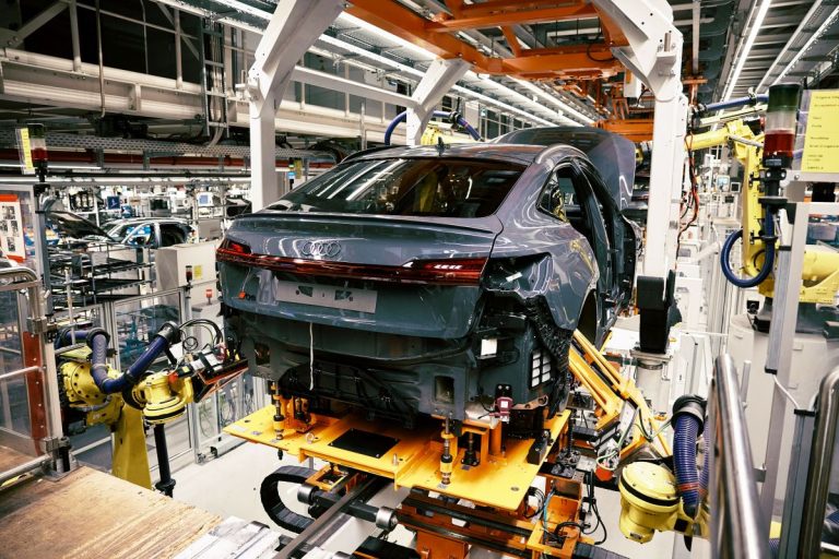 Audi intenţionează să oprească la finalul lunii februarie producţia de vehicule electrice la fabrica din Bruxelles