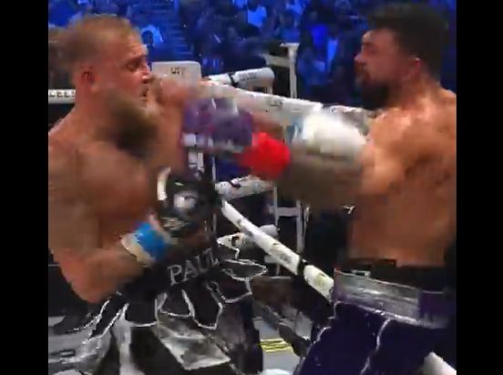 Box: Youtuberul american Jake Paul l-a învins prin KO pe fostul luptător UFC, Mike Perry - VIDEO