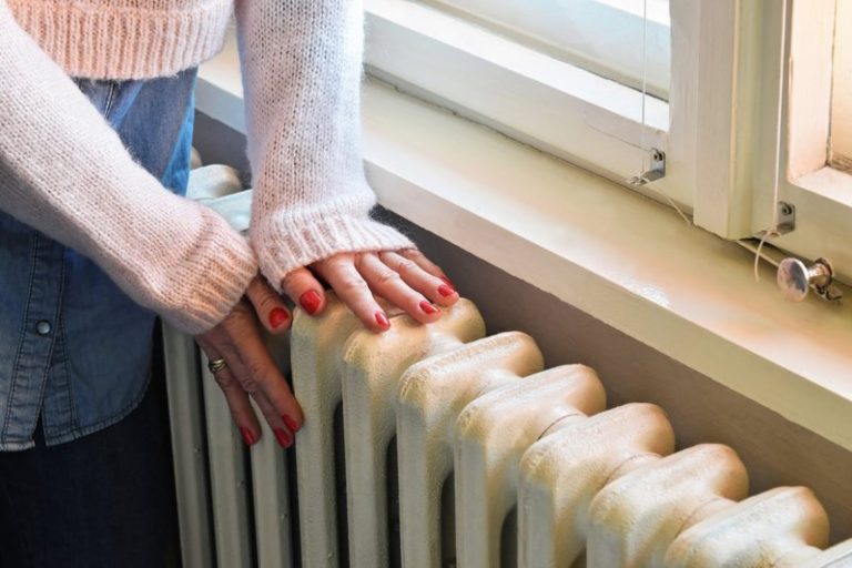 A început furnizarea căldurii în sistemul de termoficare a orașului. Ce trebuie să facă cei care vor ajutor la plata încălzirii