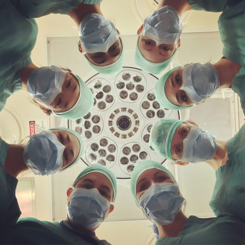  Cine ne va opera peste 20 de ani? Studenții de la Medicină nu mai vor să fie chirurgi