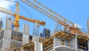 Construcțiile continuă să se scumpească, dar activitatea din șantiere s-a dezmorțit. Cât te costă o renovare în 2025?