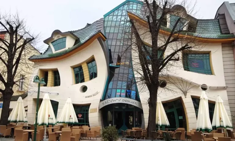 Câteva dintre cele mai ciudate clădiri din lume