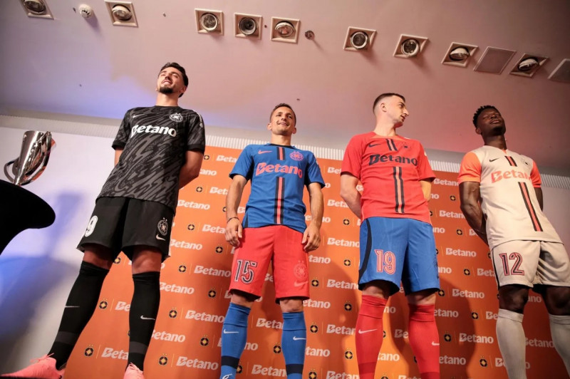  Noul echipament al FCSB provoacă stupoare: „Ferească Maica Domnului. Cele mai urâte din istorie”