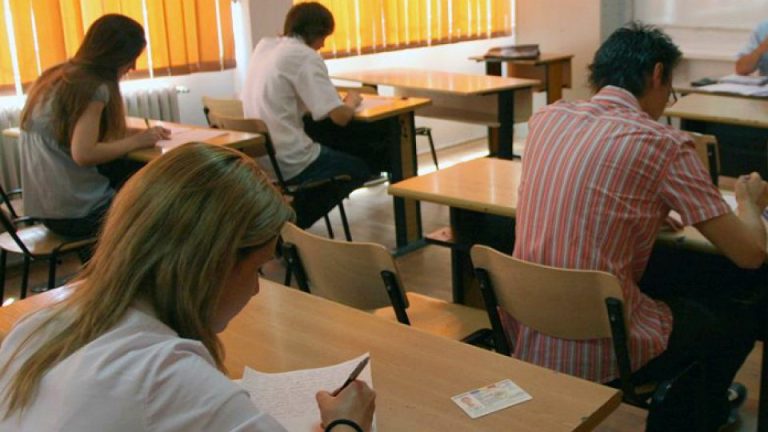 A venit rândul profesorilor să aibă emoții. Aproape 36.000 de candidați dau astăzi examenul de titularizare