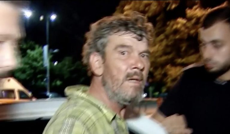 Bucureşti: Un bărbat a ieşit pe stradă cu un cărucior în care se afla, moartă, concubina sa