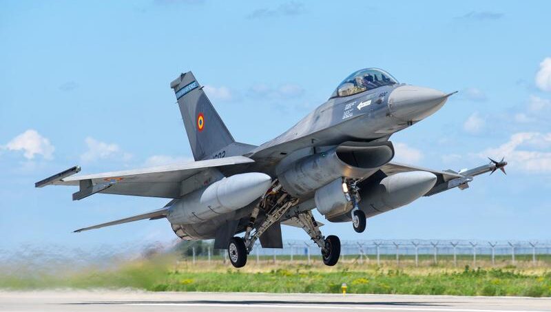  Trei avioane F-16 cumpărate din Norvegia au ajuns la Baza Aeriană Borcea