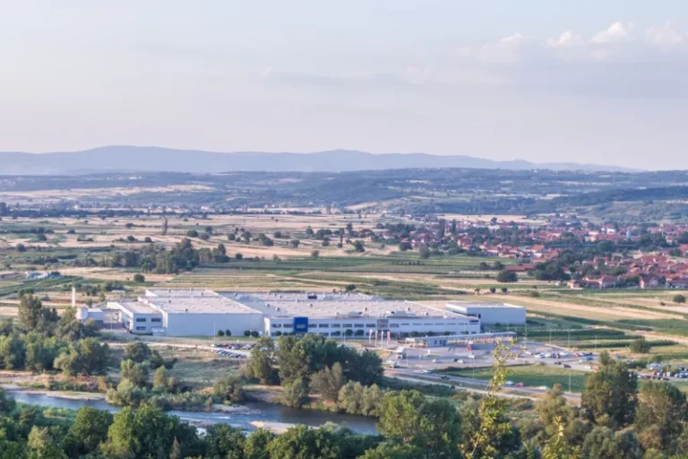Una dintre cele mai mare fabrici din România trece la concedieri masive. Sute de oameni vor rămâne pe drumuri