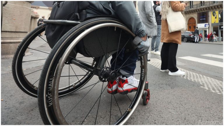 Femeia plimbată moartă în cărucior. Necropsia a relevat că decesul nu a fost violent, cauza fiind un infarct