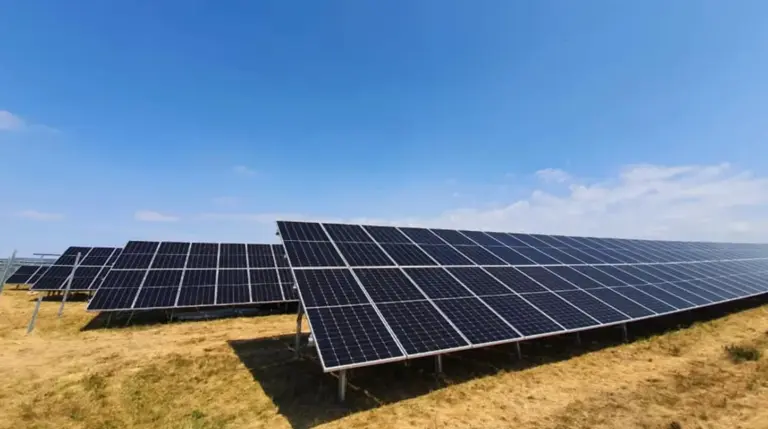 În plină liberalizare, o comună de lângă Iași va plăti de la anul mai puțin pe facturile pentru energie electrică. Care este secretul?