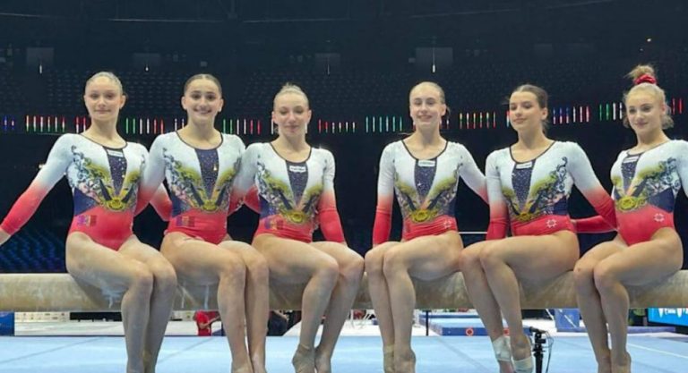 JO: Programul de marţi. Echipa feminină de gimnastică evoluează în finală. David Popovici intră în serii la 100 metri liber