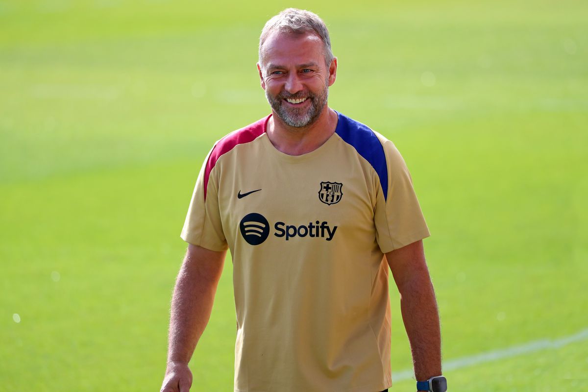 Hansi Flick şi-a prelungit contractul până în 2027 după „tripla” cu FC Barcelona