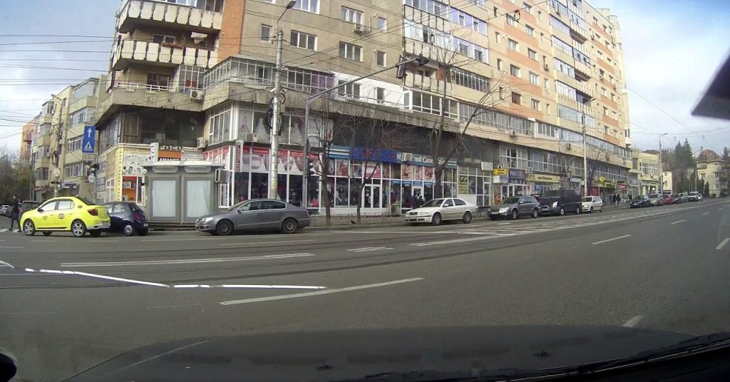Iași – S-a dus să conteste în instanță amenda din trafic. Judecătorii s-au enervat și i-au mai dat una
