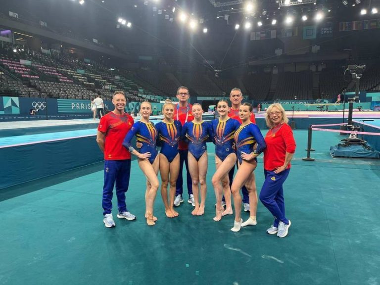 Echipa feminină a României la gimnastică, locul 7 în finala de la Jocurile Olimpice. SUA este campioana olimpică