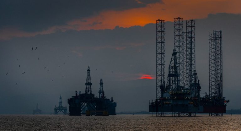 Producţia de ţiţei a României a scăzut cu 3,8%, în primele 5 luni din 2024. Importurile s-au redus cu 25,9%