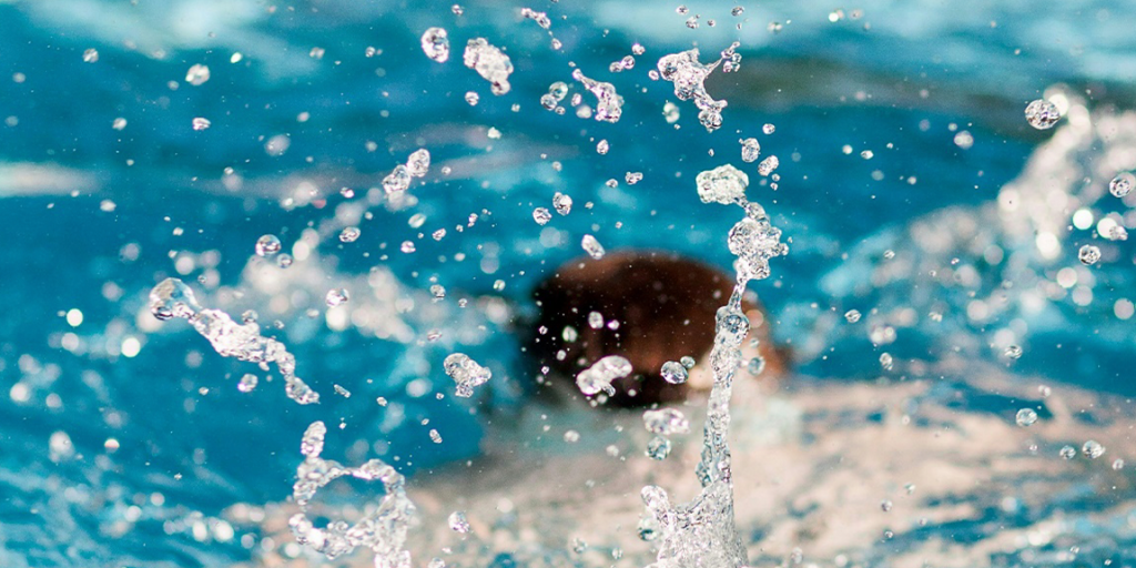  Caz șocant la Brașov – Două persoane au murit electrocutate într-o piscină