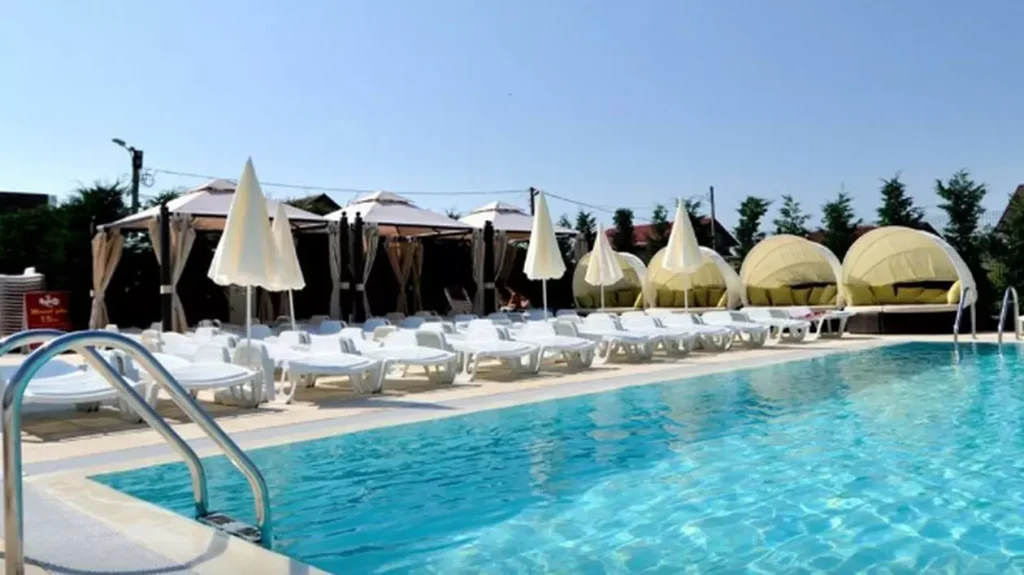  O femeie de 35 de ani a fost găsită moartă într-o piscină din Craiova