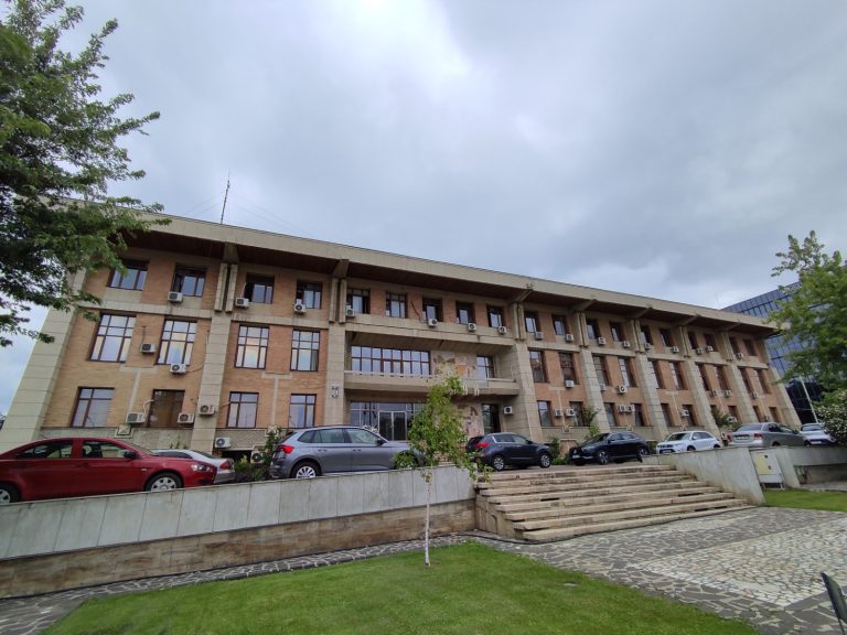 Aveți treabă la Prefectură? De mâine mergeți în Complexul studențesc Tudor Vladimirescu !