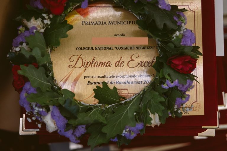 Gala Absolvenților de Nota 10 - Zeciștii ieșeni, premiați azi la Primărie și la Inspectoratul Școlar