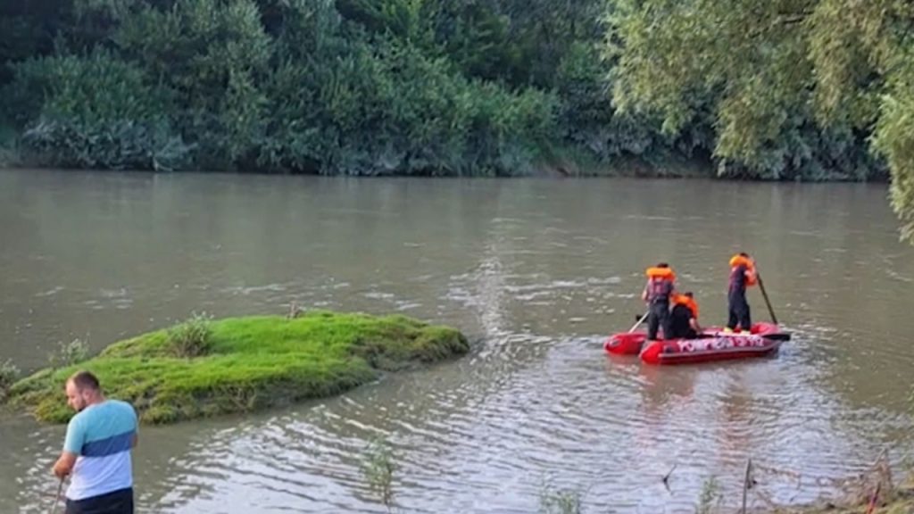  Adolescent de 17 ani înecat în Prut, zona Gorban. Este căutat cu scafandrii