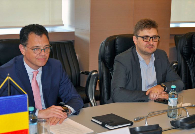 Situație „explozivă” la Romarm: directorul Emanuel Ioana refuză să semneze documente pentru ca fabricile de armament să-și onoreze contracte inclusiv pentru Ucraina
