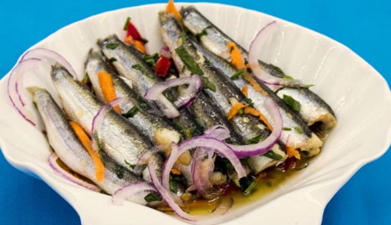 România are de azi încă un produs alimentar protejat în UE. Cum se prepare „sardeluța marinată”