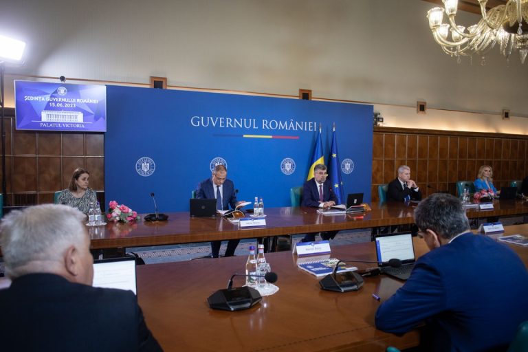 Guvernul a stabilit oficial data alegerilor prezidenţiale, primul tur pe 24 noiembrie şi turul doi, pe 8 decembrie