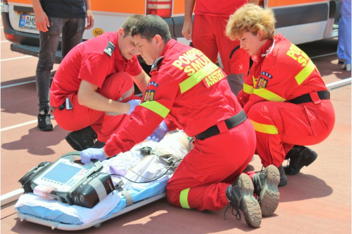 Bistriţa-Năsăud: Un copil de aproximativ 2 ani a murit după ce a căzut mobila pe el