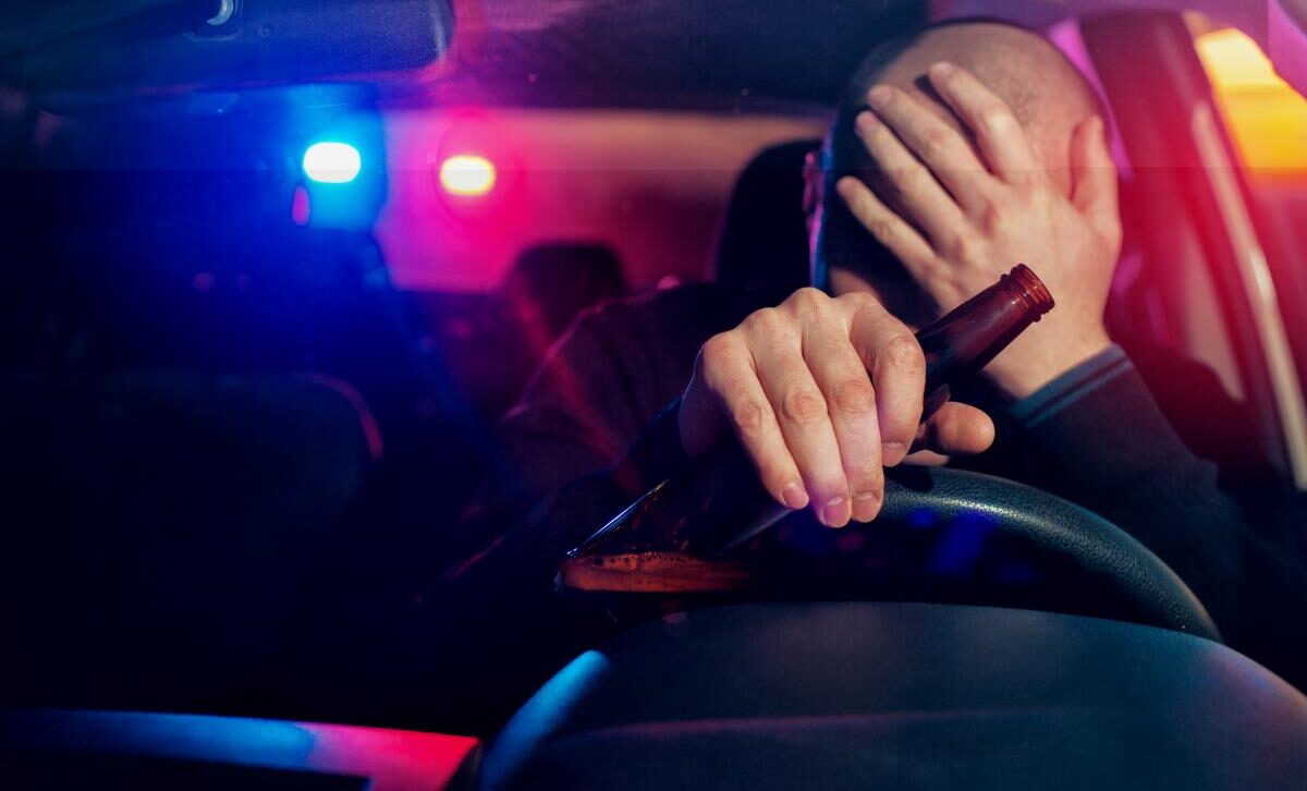  Ce te faci dacă ești tamponat de un inconștient ca ăsta? Beat, fără permis, fără ITP, fără RCA: șofer din Gorban ridicat de la volan și băgat direct în arest